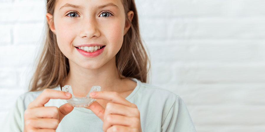 Unsichtbare Zahnspange für Kinder und Jugendliche