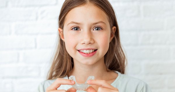 Zahnregulierung: Wichtige Infos für Kinder von 6 bis 11 Jahren